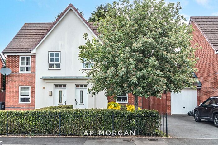 3 Bedroom Semi-Detached House For Sale In Heathside Drive, Birmingham, West Midlands, B38