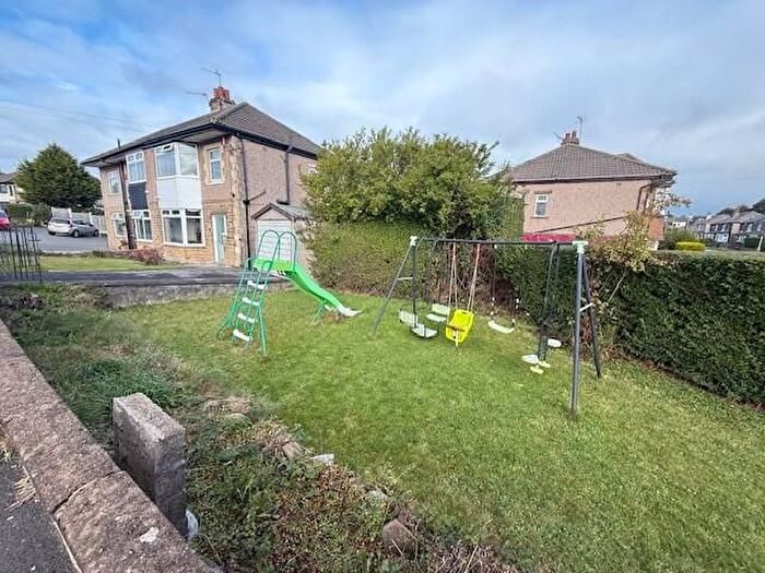 3 Bedroom Semi-Detached House For Sale In Leafield Way, Eccleshill, Bradford, BD2