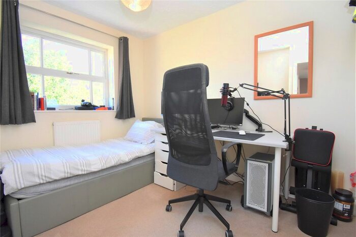 3 Bedroom Detached House For Sale In Heather Drive, Thatcham, Berkshire, RG18