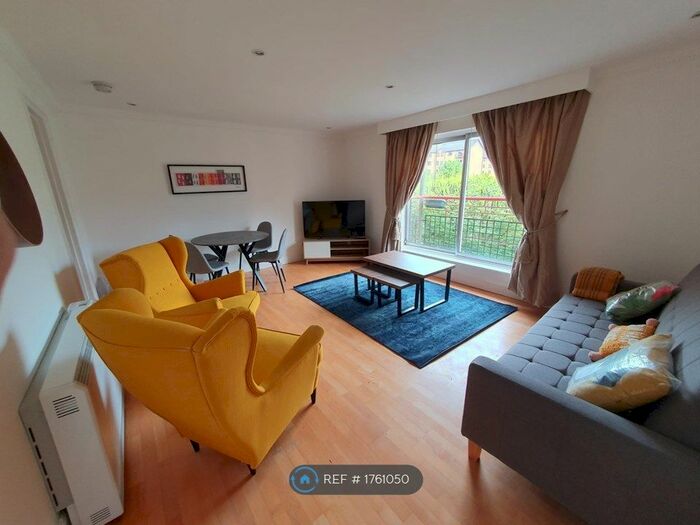 3 Bedroom Flat To Rent In Riverview Drive, Glasgow, G5