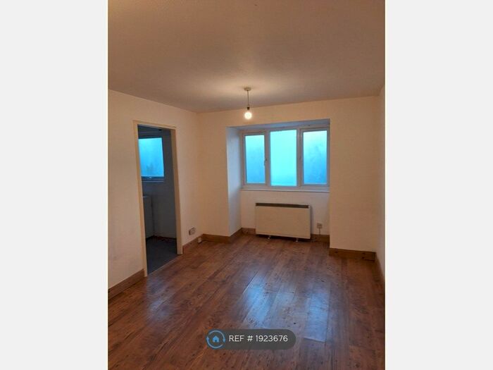 1 Bedroom Flat To Rent In Leaside Road, London, E5