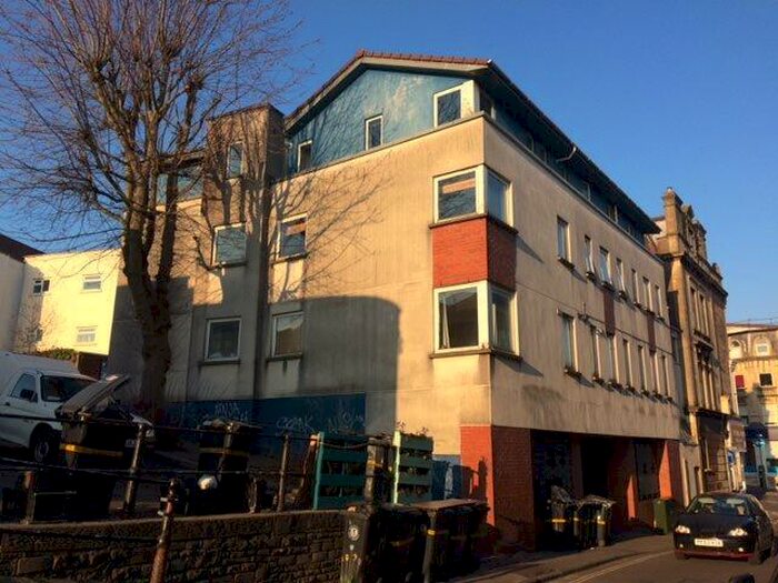 2 Bedroom Flat To Rent In Highland Crescent, Clifton, BS8