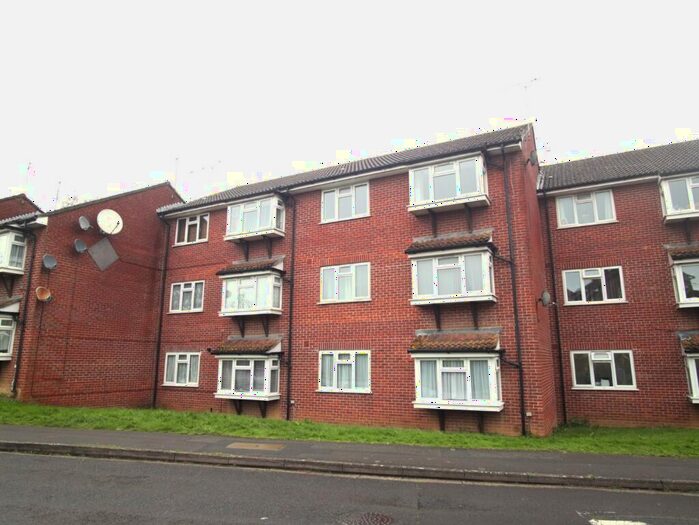 2 Bedroom Flat To Rent In Sedgemoor Close, Yeovil, BA21