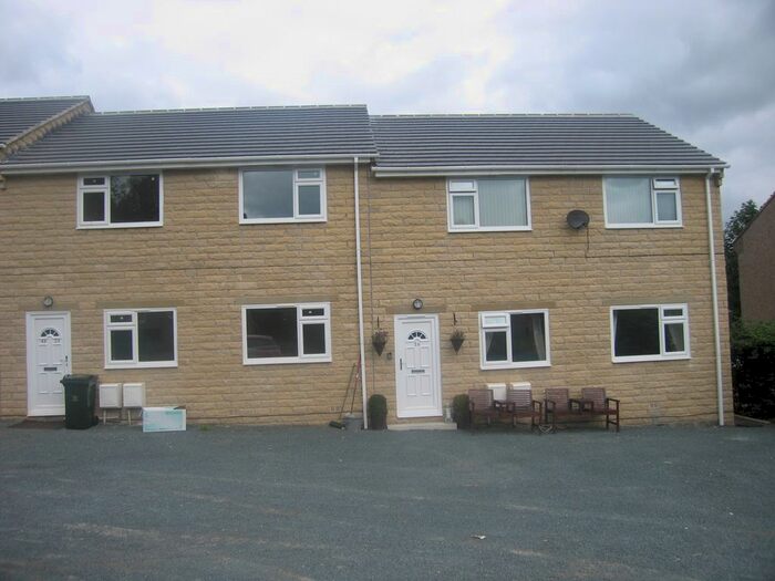 2 Bedroom Flat To Rent In Pasture Walk, Bradford, BD14