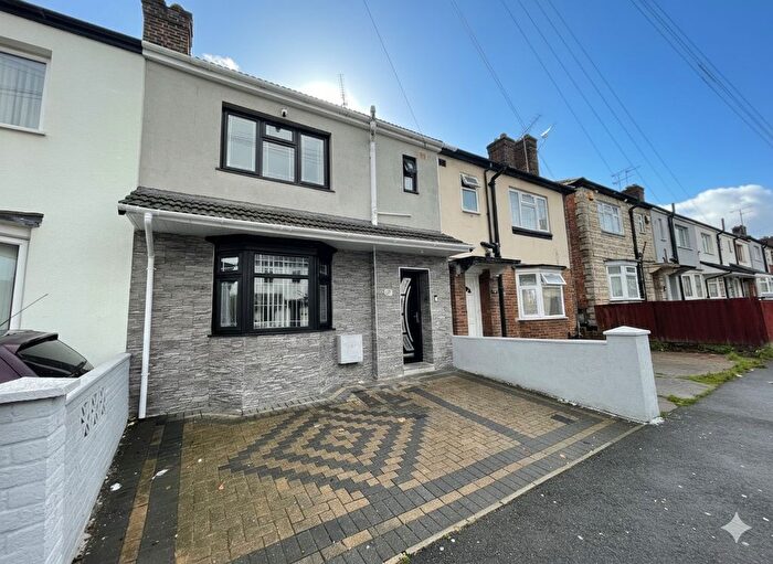 3 Bedroom Terraced House For Sale In Summerfield Road, Luton, Bedfordshire, LU1