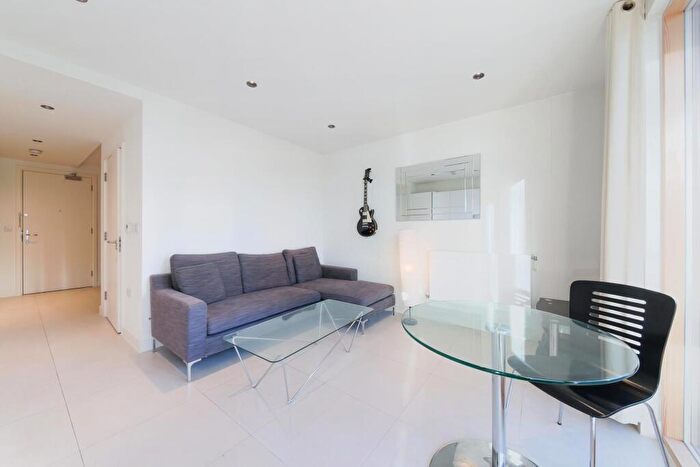 Apartment To Rent In Binnacle House, Wapping Lane, London, E1W