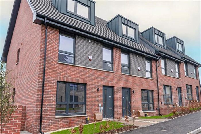 3 Bedroom End Of Terrace House To Rent In Casa, Vista Park, Glasgow, G33