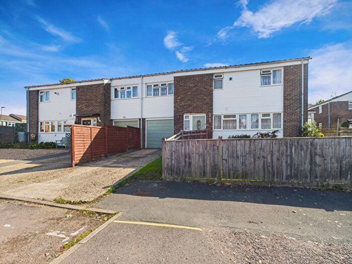4 Bedroom Semi-Detached House For Sale In Cleveland Close, Basingstoke, Hampshire, RG22