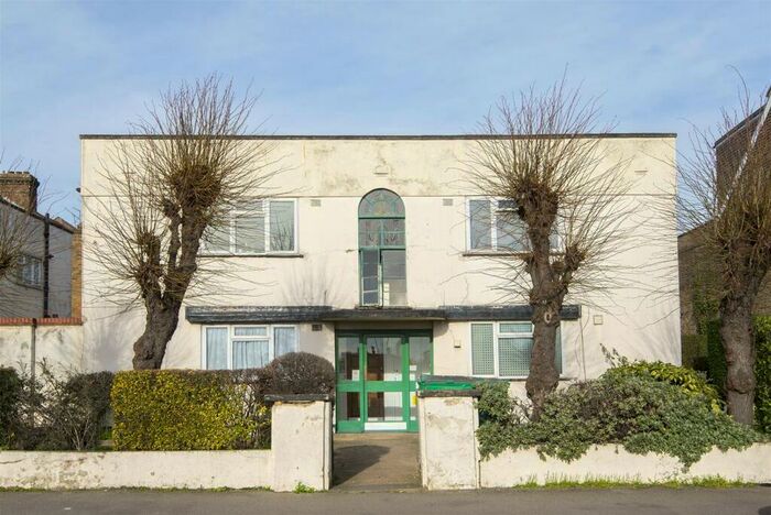 1 Bedroom Flat To Rent In Holly Road, Wanstead, E11