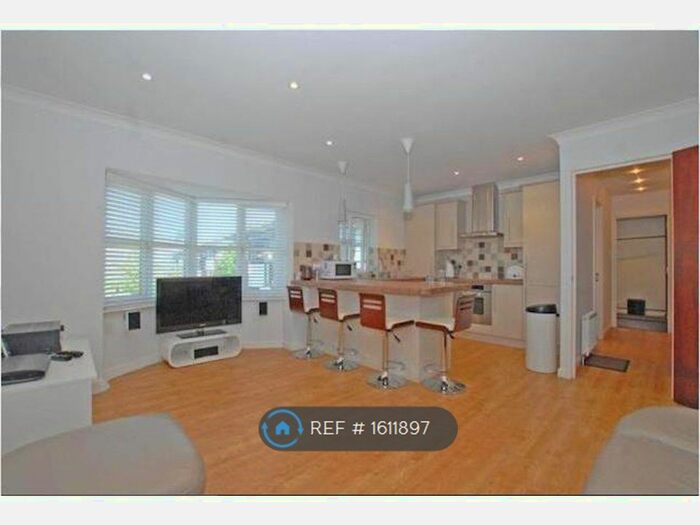 2 Bedroom Flat To Rent In Halley Gardens, London, SE13