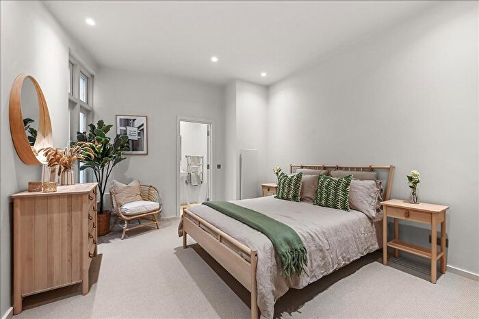 2 Bedroom Mews To Rent In Bingham Place, London, W1U