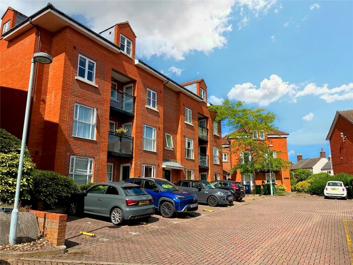 2 Bedroom Flat To Rent In Bancroft, Hitchin, Hertfordshire, SG5