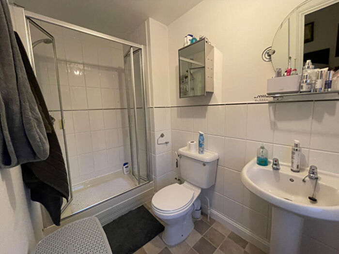 5 Bedroom Semi-Detached House To Rent In Pexalls Close, Hook, RG27