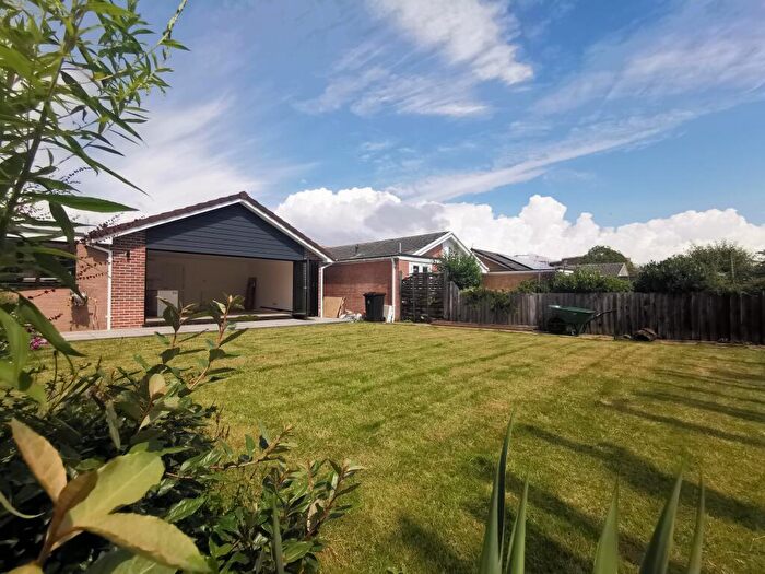 3 Bedroom Bungalow To Rent In Cunningham Close, Christchurch, BH23