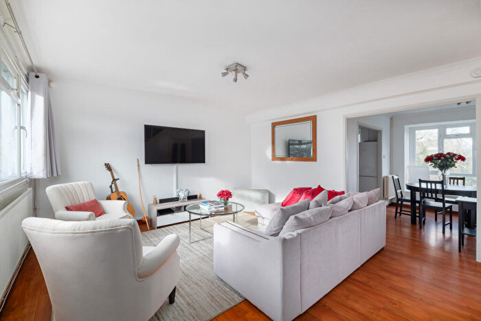 2 Bedroom Flat For Sale In Lyme Farm Road, London, SE12