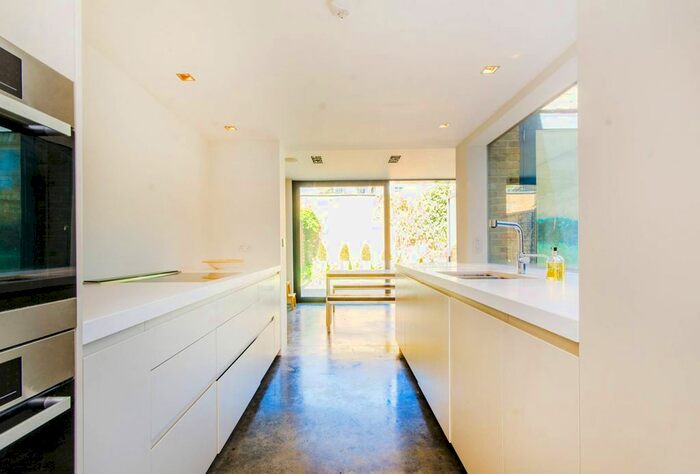 3 Bedroom Property To Rent In Chatterton Road, Finsbury Park, London, N4