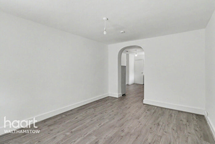1 Bedroom Apartment For Sale In Haldan Road, London, E4