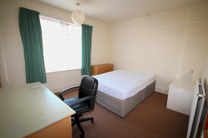 4 Bedroom Semi-Detached House To Rent In Malmesbury Park Road, Bournemouth, BH8