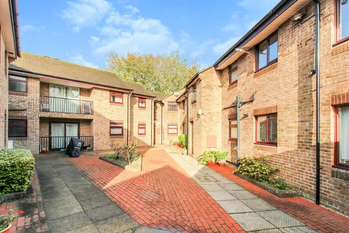 2 Bedroom Flat To Rent In Bridge Court, High East Street, Dorchester, Dorset, DT1