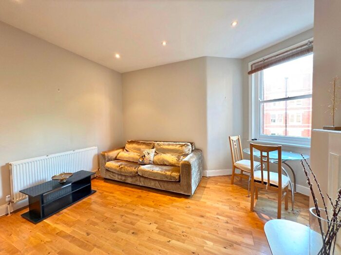 1 Bedroom Flat To Rent In Albert Palace Mansions, Lurline Gardens, London, SW11