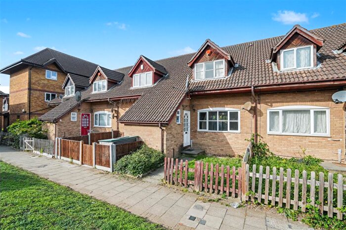 3 Bedroom Terraced House For Sale In Cornwallis Close, Erith, DA8