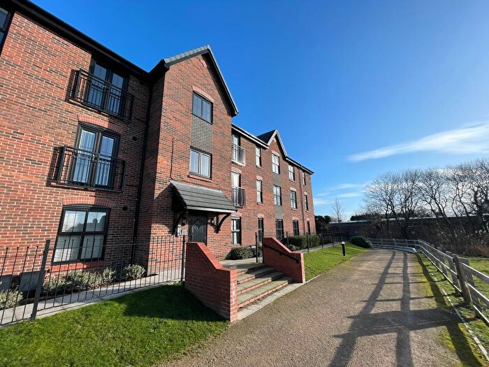 2 Bedroom Flat For Sale In Quinn Square, Droylsden, M43