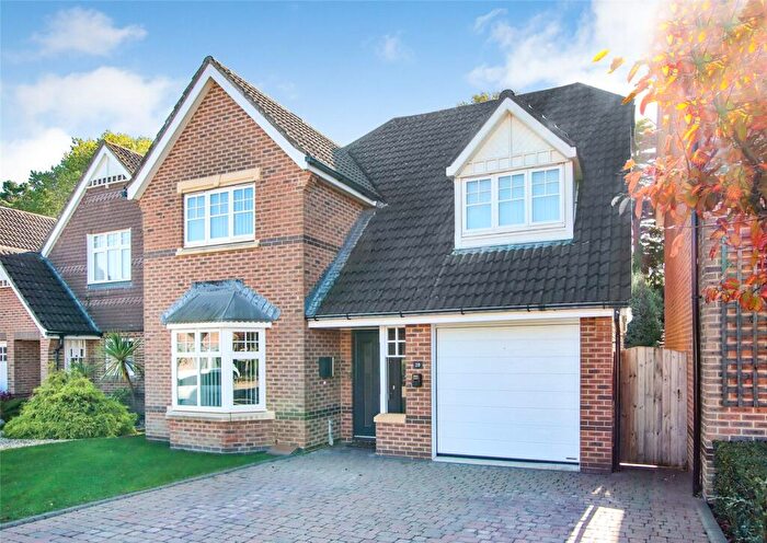 4 Bedroom Detached House For Sale In Paddock Gardens, Lymington, Hampshire, SO41