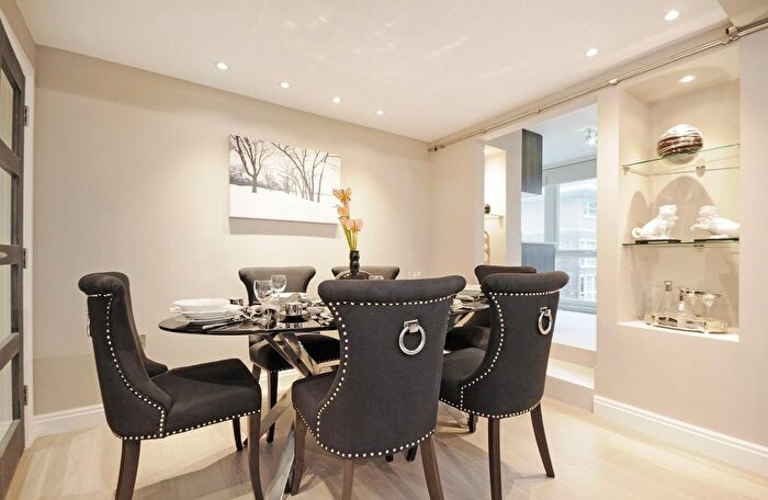 3 Bedroom Flat To Rent In St. Johns Wood Park, London, NW8