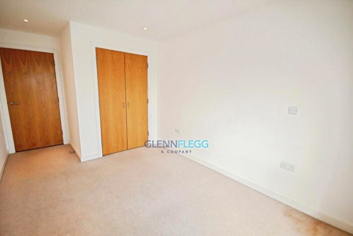 2 Bedroom Flat To Rent In Railway Terrace, Slough, Berkshire, SL2