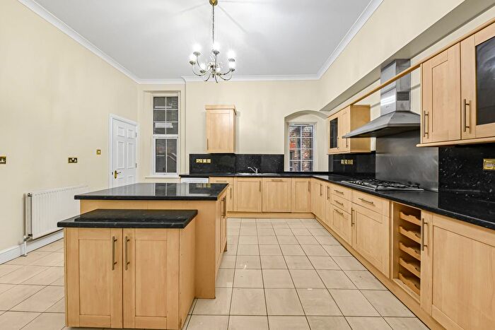 3 Bedroom Flat To Rent In Broadhurst Gardens, South Hampstead, NW6