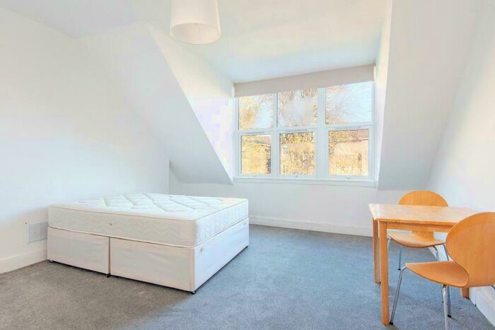 Apartment To Rent In Lambolle Road, Hampstead, NW3
