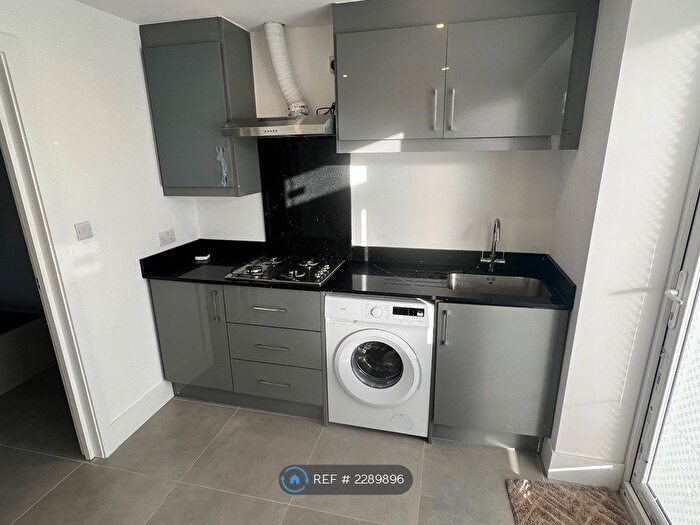 Studio To Rent In Ash Lane, Slough, SL4