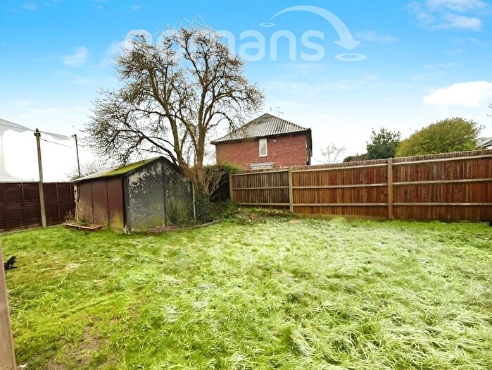 2 Bedroom Flat To Rent In Hillside, Maidenhead, SL6