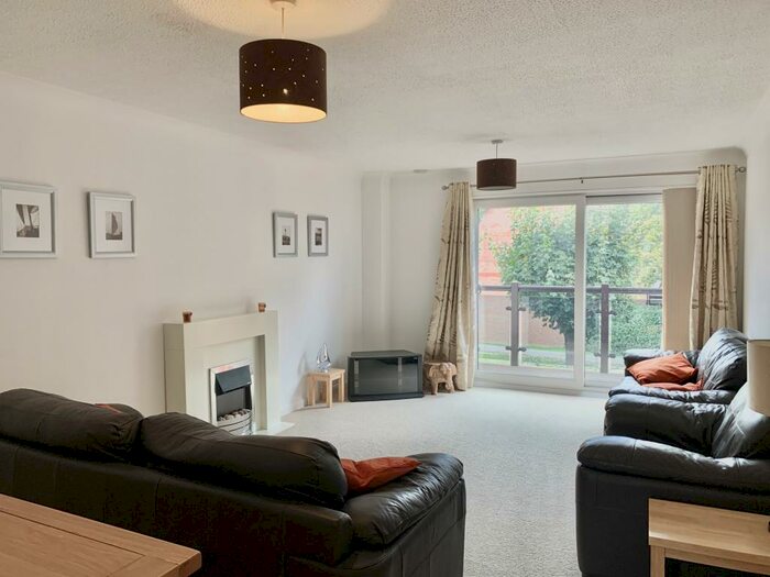 4 Bedroom House To Rent In Newlyn Way, Port Solent, PO6