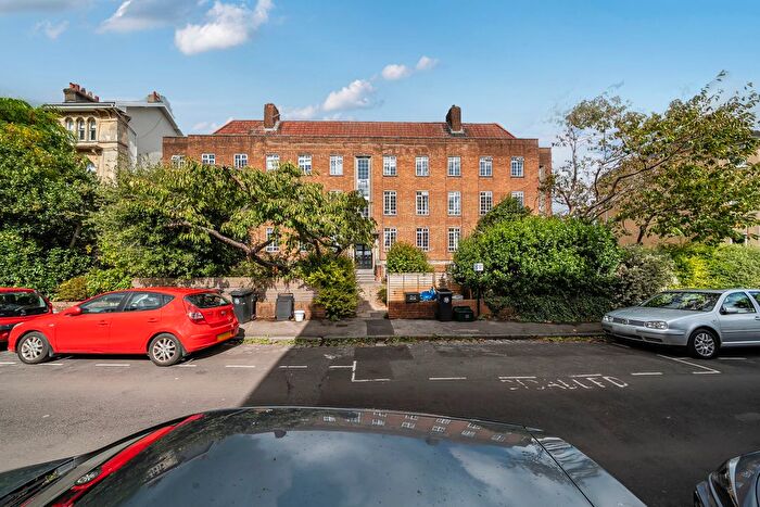 2 Bedroom Flat For Sale In Royal Park, Clifton, Bristol, BS8
