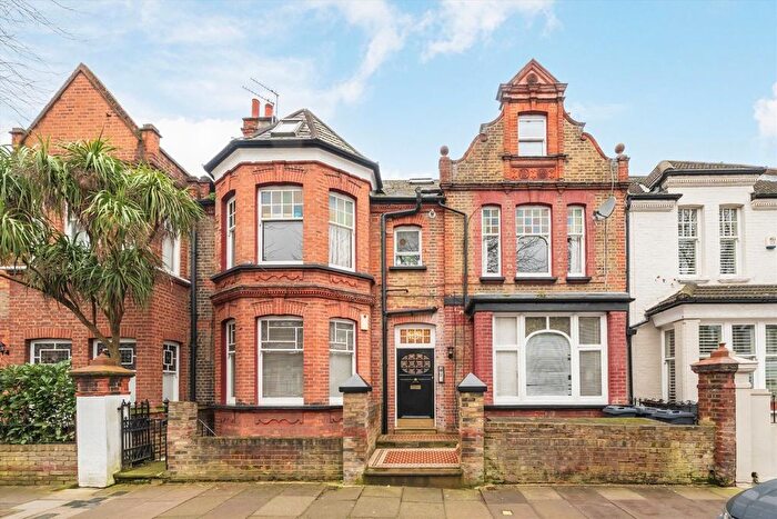 1 Bedroom Flat To Rent In Brackley Road, Chiswick, W4