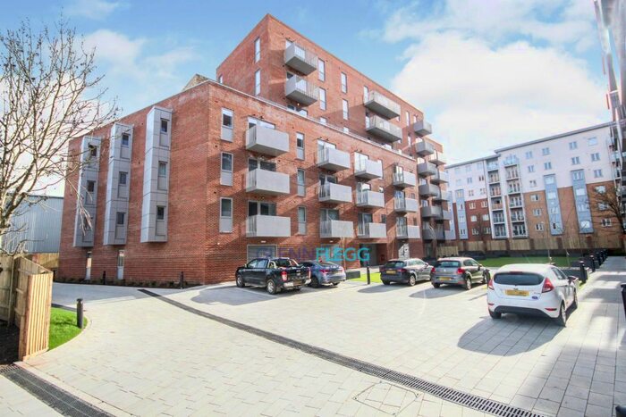 1 Bedroom Flat To Rent In Petersfield Avenue, Slough SL2