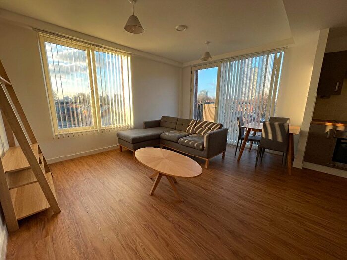 2 Bedroom Apartment To Rent In Stretford Road, Manchester, M15