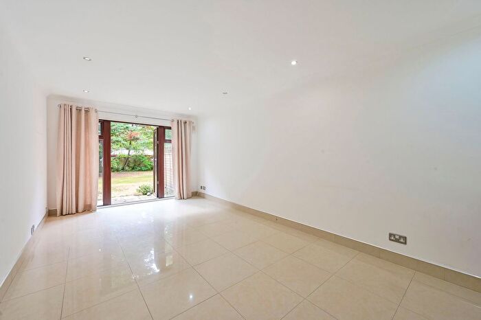 1 Bedroom Flat For Sale In Parkside, Wimbledon Common, London, SW19