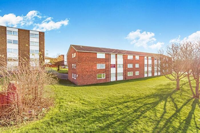 2 Bedroom Flat To Rent In Handcross Road, Luton, LU2