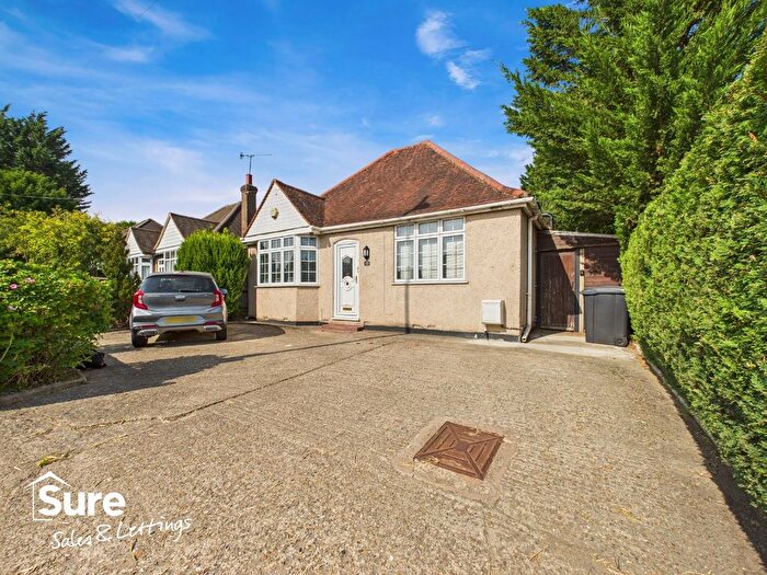 3 Bedroom Detached Bungalow To Rent In Belswains Lane, Hemel Hempstead, Hertfordshire, HP3