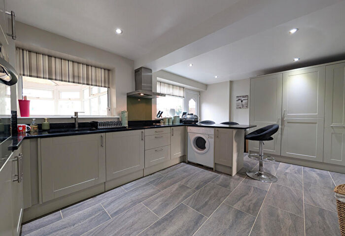 4 Bedroom Detached House For Sale In Moor Croft, Eldwick, Bingley, BD16