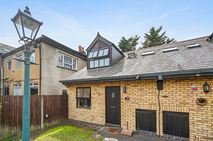3 Bedroom End Of Terrace House To Rent In Avenue Road, Acton, W3