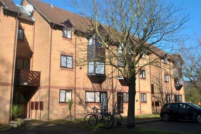 1 Bedroom Flat To Rent In Hawkshill, St Albans, AL1