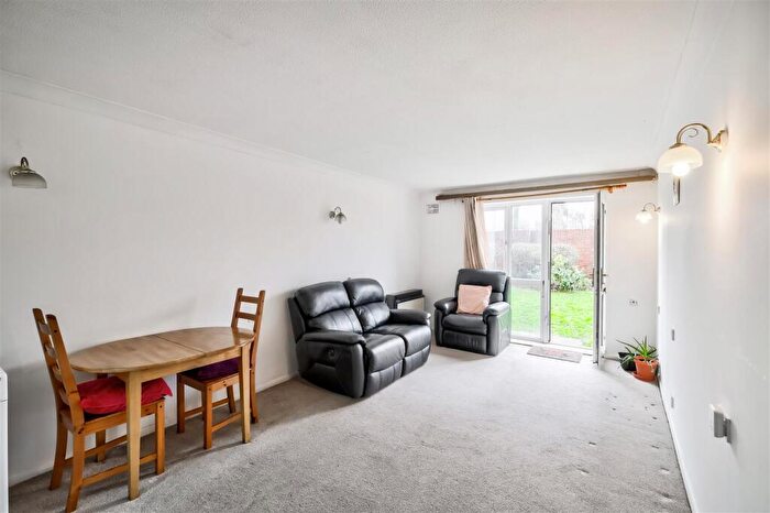 1 Bedroom Flat For Sale In Cambridge Road, Wanstead, E11