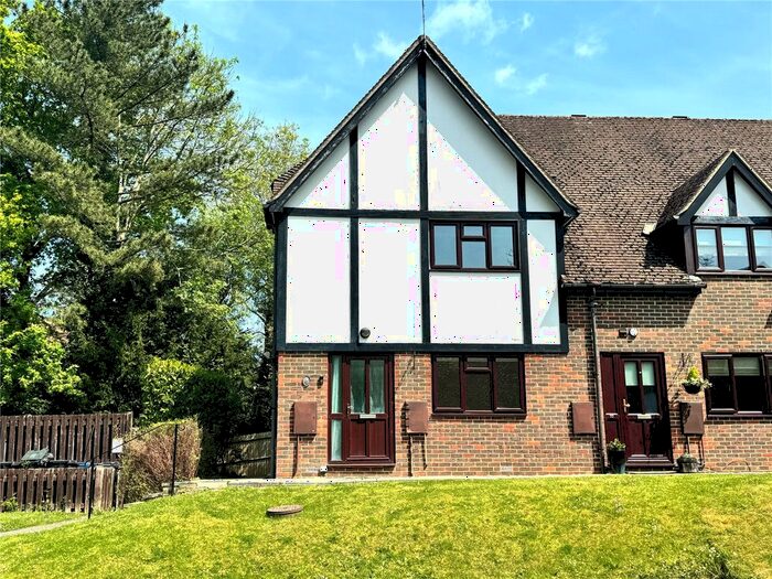 1 Bedroom Flat To Rent In Broad Ha'penny, Farnham, Surrey, GU10