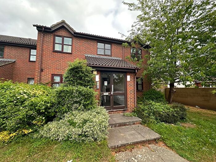 1 Bedroom Flat To Rent In Slough, Berkshire, SL2