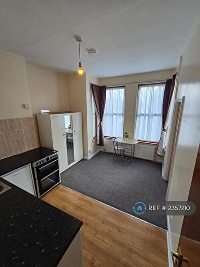Studio To Rent In Belmont Road, London, N15