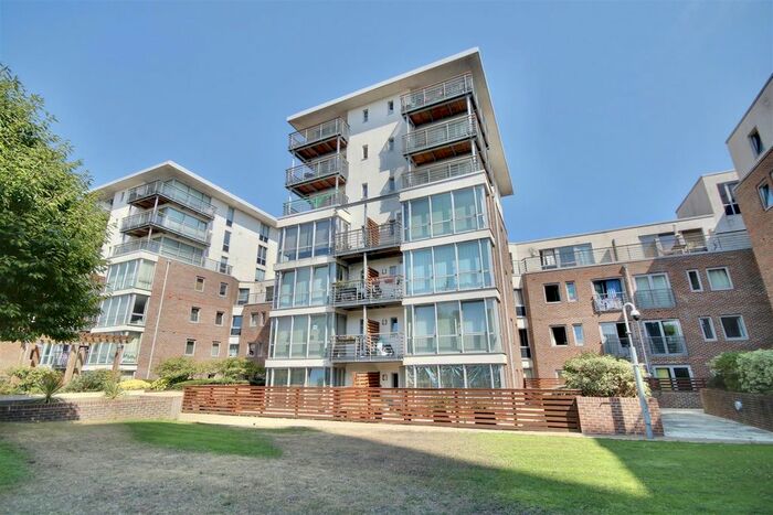 2 Bedroom Flat To Rent In Cross Street, Portsmouth, PO1