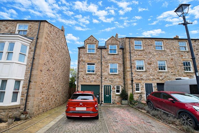 5 Bedroom Town House For Sale In St. Annes Drive, Wolsingham, Bishop Auckland, DL13